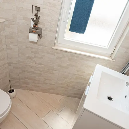 2 Bedroom Lovely In *