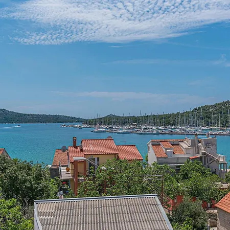 2 Bedroom Lovely In * 罗戈兹尼察