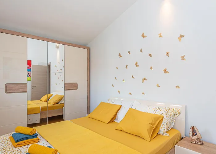 2 Bedroom Lovely In Apartamento Rogoznica (Sibenik-Knin)