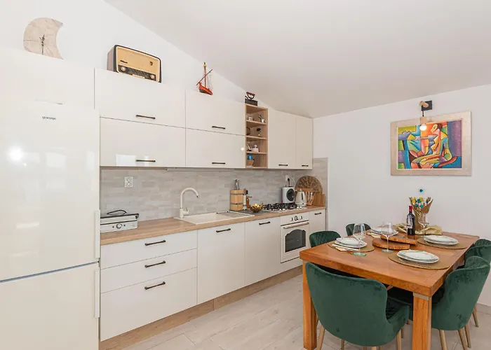 2 Bedroom Lovely In Apartamento