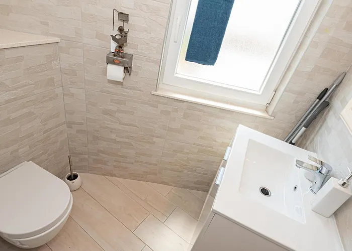 2 Bedroom Lovely In *