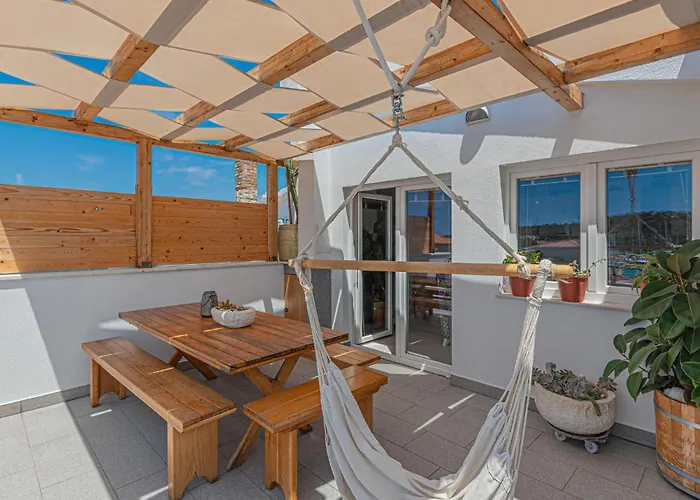 2 Bedroom Lovely In Rogoznica (Sibenik-Knin)