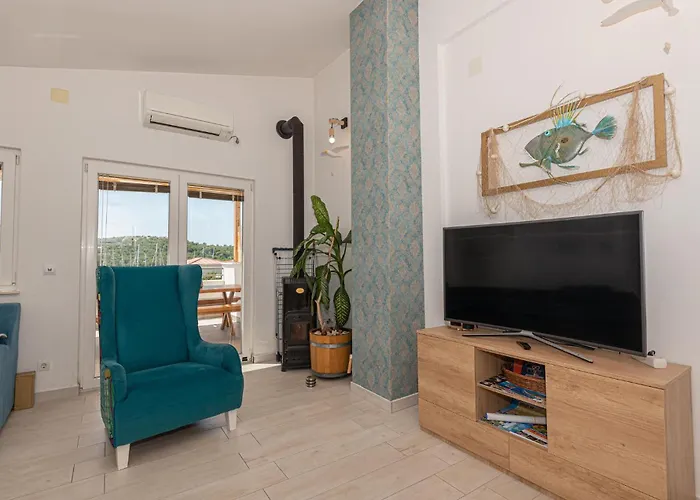 2 Bedroom Lovely In Rogoznica (Sibenik-Knin)