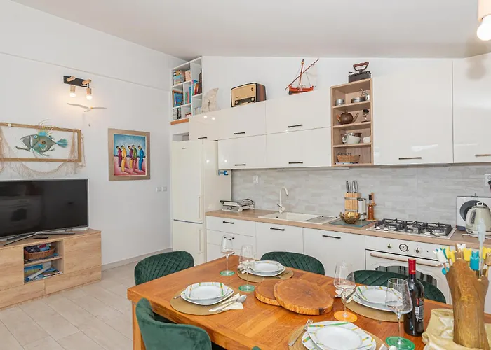 Apartamento 2 Bedroom Lovely In Rogoznica (Sibenik-Knin)