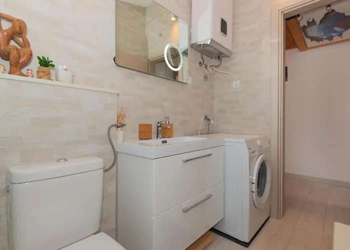 2 Bedroom Lovely In Rogoznica (Sibenik-Knin)