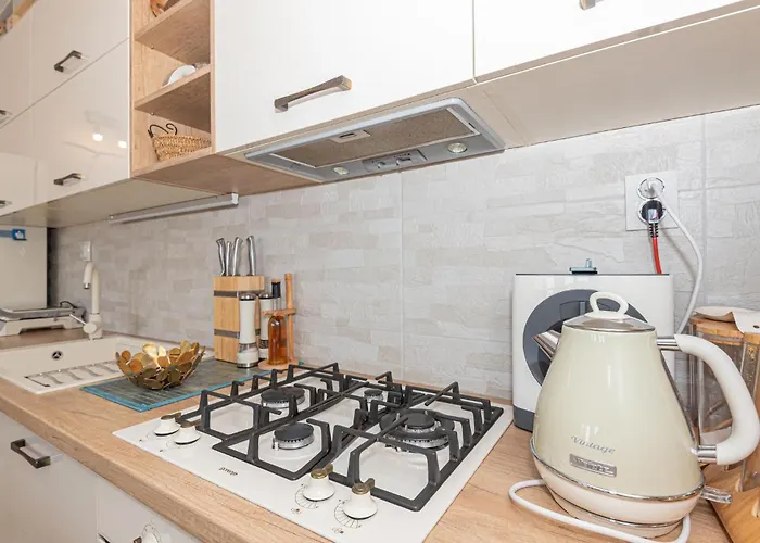 2 Bedroom Lovely In Apartamento Rogoznica (Sibenik-Knin)