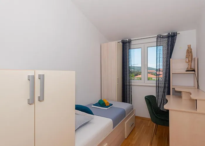 Apartamento 2 Bedroom Lovely In Rogoznica (Sibenik-Knin)